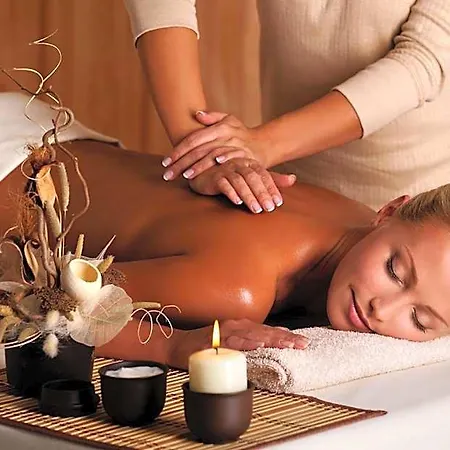 Gosciniec & 3* ダルウォボ